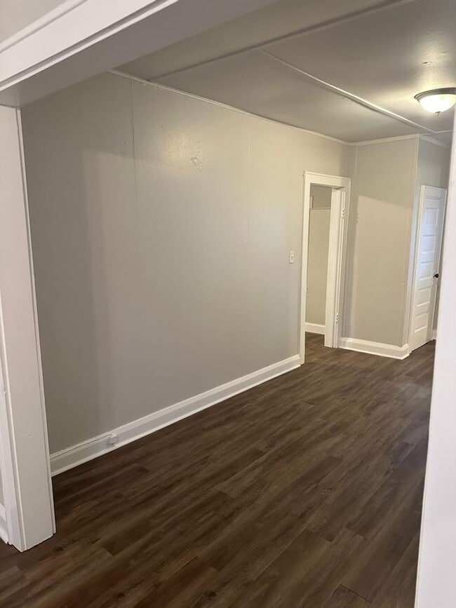 Building Photo - Beautiful 1 bedroom 1 bath bedroom bungalo...