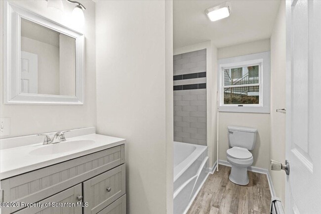 Building Photo - 714 Carmalt St