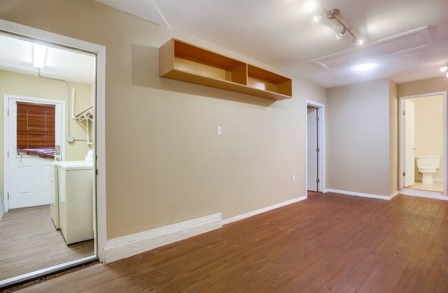 Building Photo - Single Story Duplex with Two Private Residences