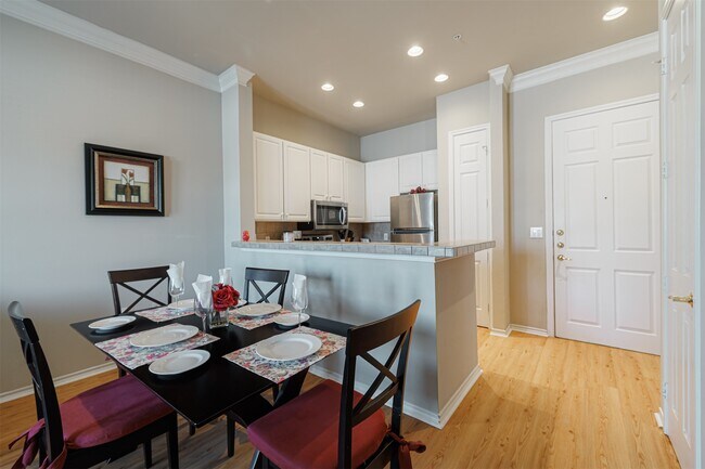 Building Photo - 2400 McCue Rd