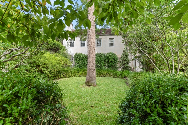 Building Photo - 69 Anson St