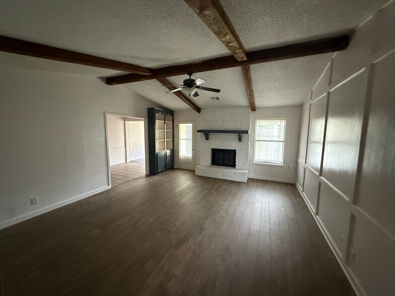 Building Photo - 2819 W 113th St