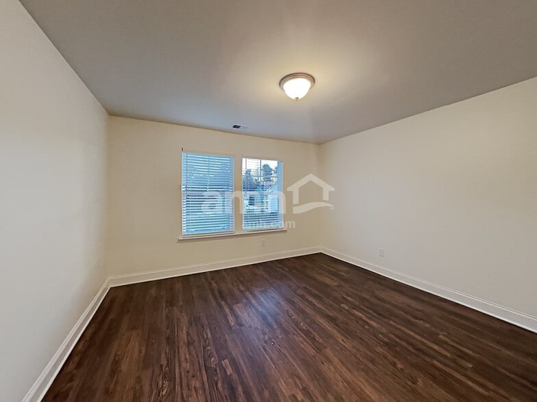 Building Photo - 123 Dog Path Trl