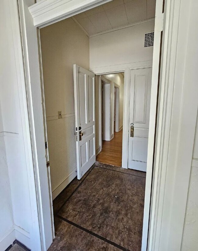 Building Photo - 748 Madison Ave