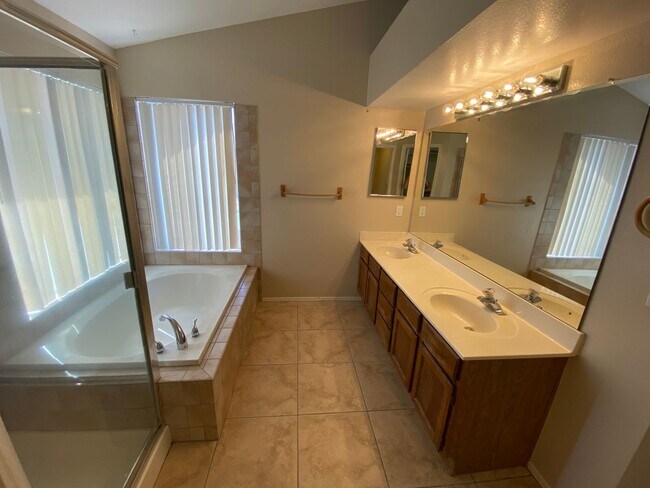 Building Photo - 3 Bedroom 2.5 Bathroom with a Pool in Garden Lakes