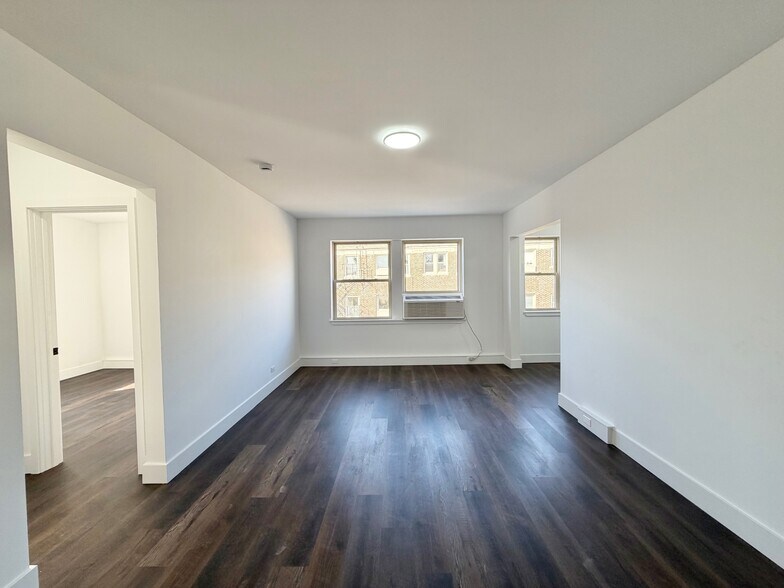 Building Photo - 5647 N Ashland Ave