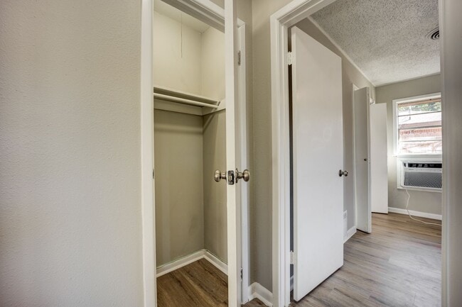 Building Photo - SF-066-601 &amp; 603 South 16th Street Duplex