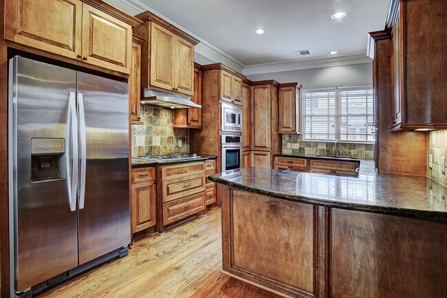 Building Photo - 1140 Robbie St