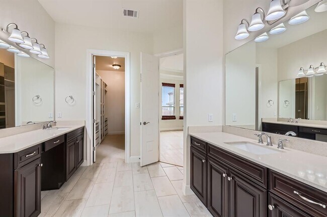 Building Photo - 10713 Lavon Bend