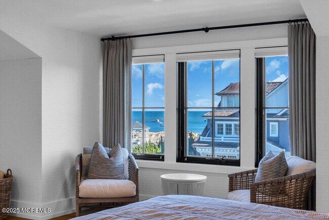 Building Photo - 802 1st Ave