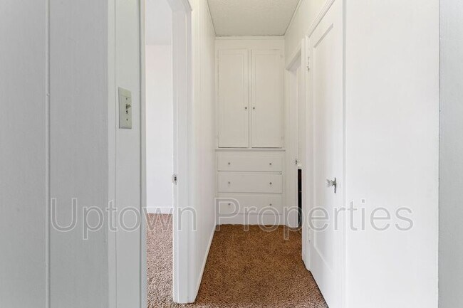 Building Photo - 1322 NE 68th Ave