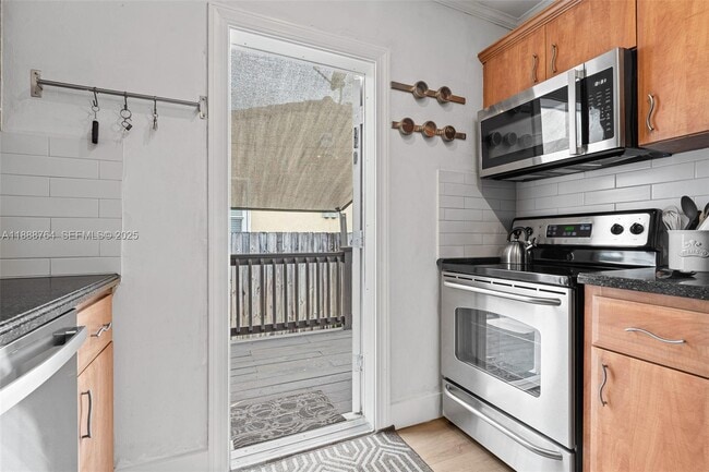 Building Photo - 1636 Arthur St