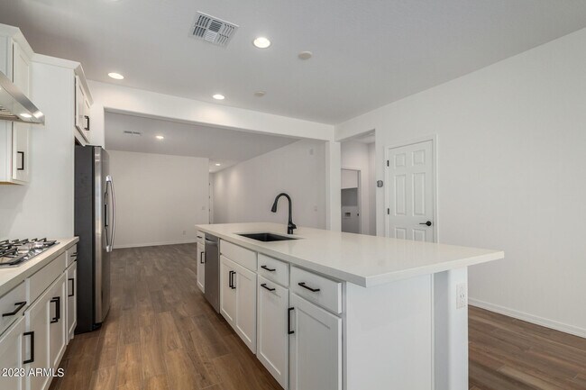 Building Photo - 17318 W Surrey Dr
