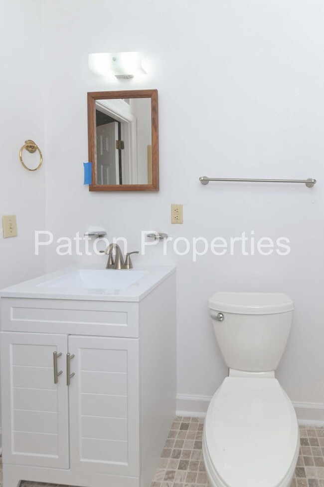 Building Photo - Barony Home