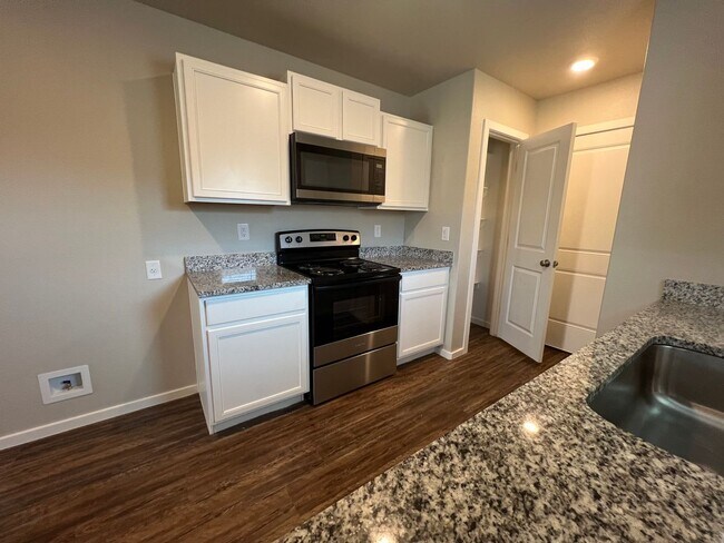 Building Photo - Pre leasing for July: Upland West.