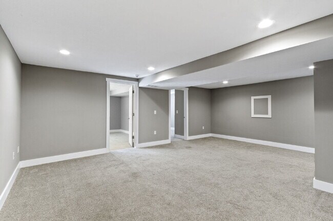 Building Photo - 1701 Barth Ave