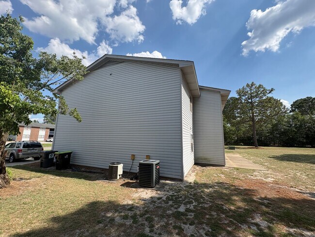 Building Photo - 5925 Labonte Dr
