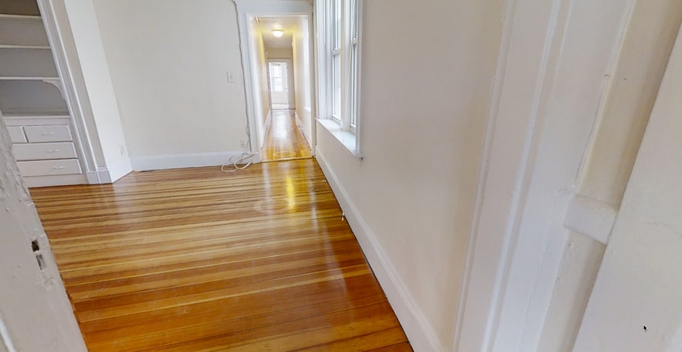 Building Photo - 5 Barrows St