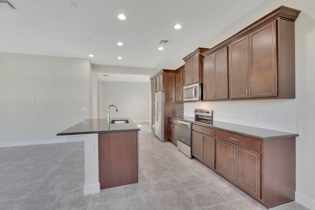 Building Photo - 14959 RedCove Pl