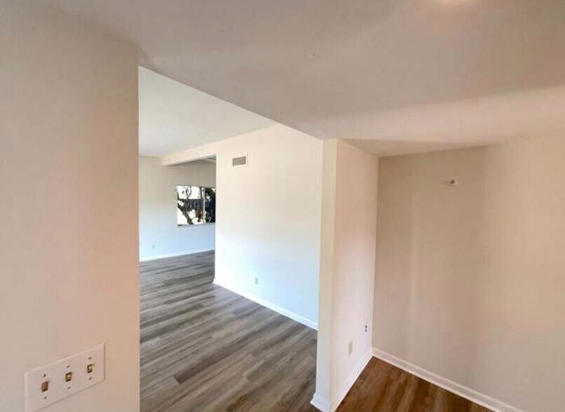 Building Photo - 141 SE Calmoso Dr