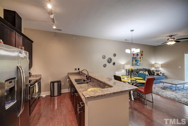 Building Photo - 1000 Brookside Dr
