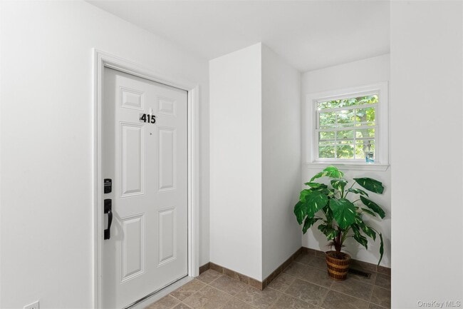 Building Photo - 415 1st St