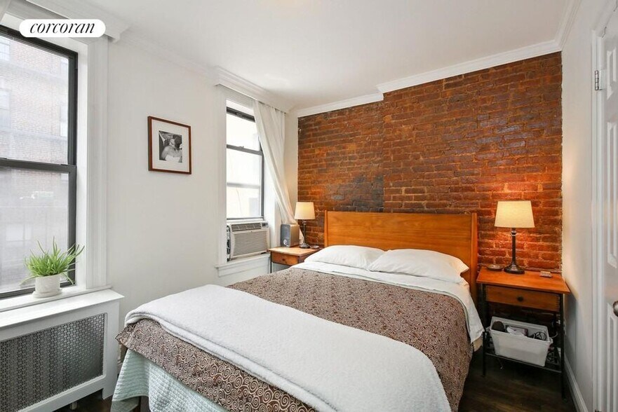 Building Photo - 256 W 15th St