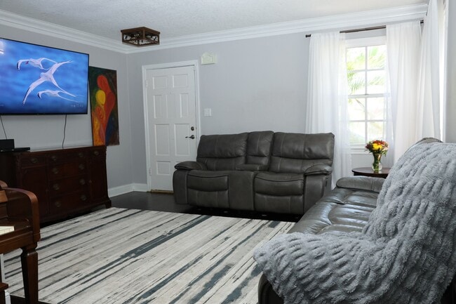 Building Photo - 4118 W Palmira Ave