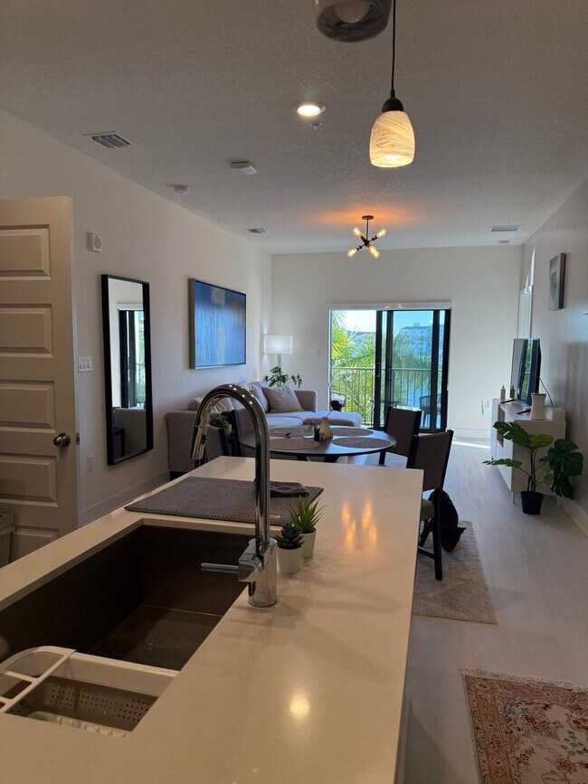 Building Photo - Premium Lake-View URBANA Residence Steps from Downtown Doral