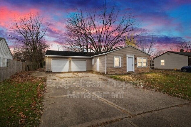 Primary Photo - 1833 Drake Dr