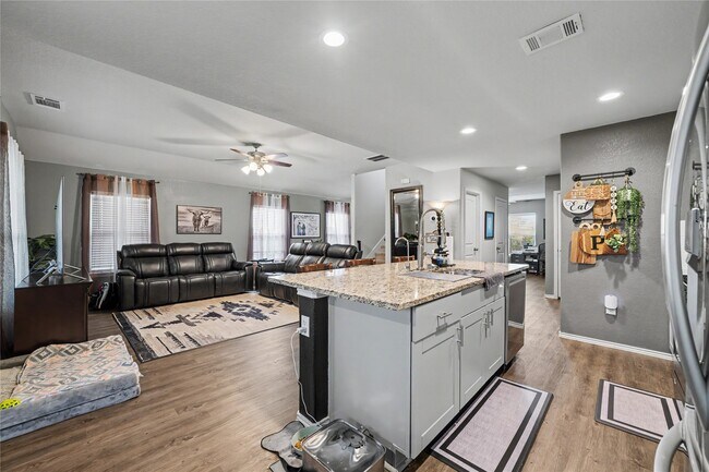 Building Photo - 20815 Acorn Valley Dr