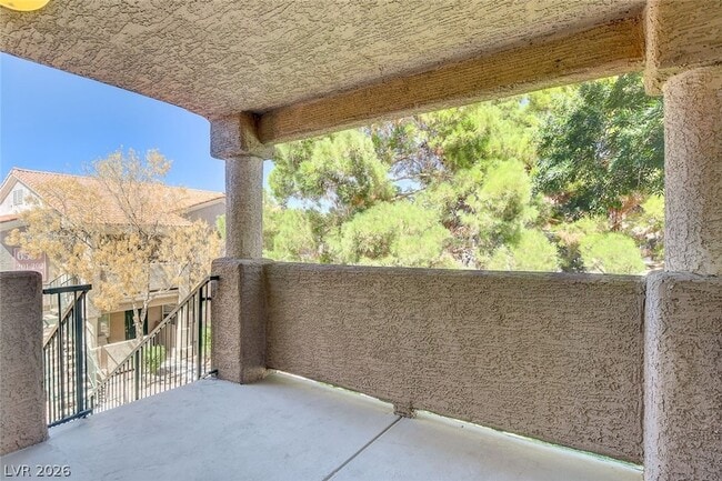 Building Photo - 2216 Benmore St