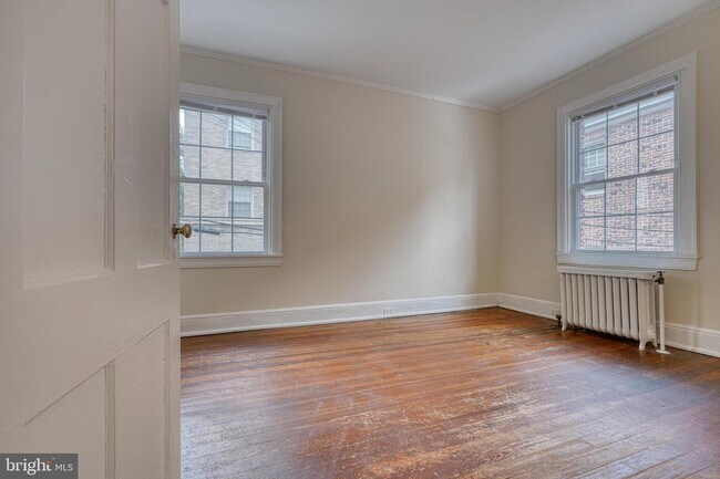 Building Photo - 101 W 39th St