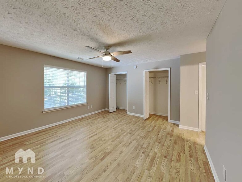 Building Photo - 134 Oak Cir S