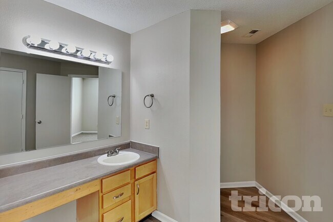 Building Photo - 7771 Mistflower Ln