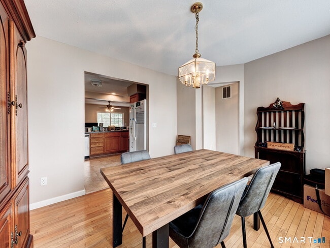Building Photo - 47 Tunxis St