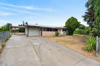 Building Photo - Charming 3-Bed Gem in Sacramento