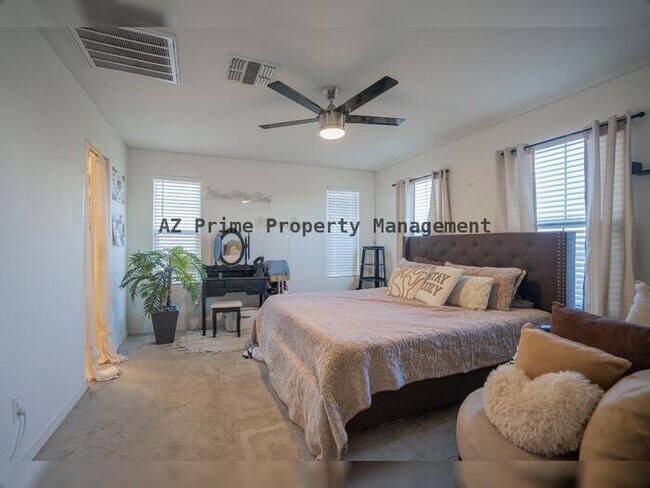 Building Photo - 3814 S 58th Dr