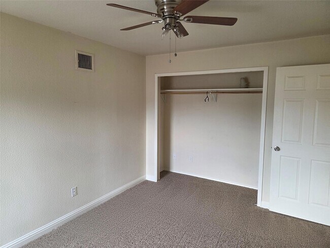 Building Photo - 607 Meadow View Dr