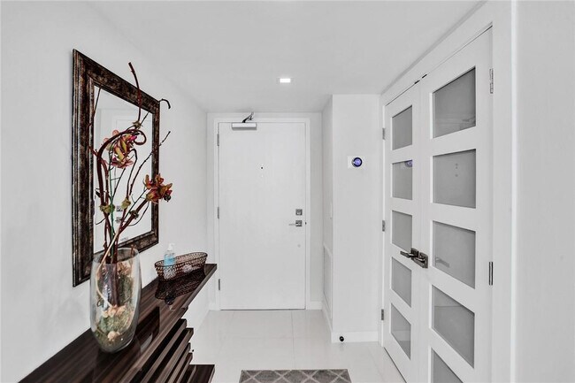 Building Photo - 5200 N Ocean Blvd