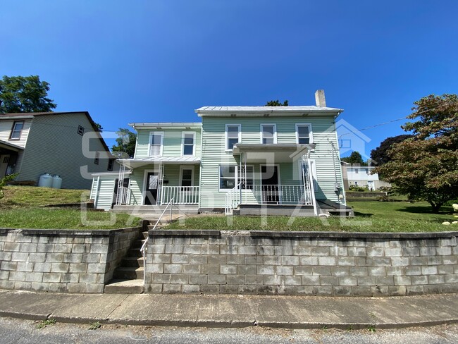 Primary Photo - 229 Lincoln St