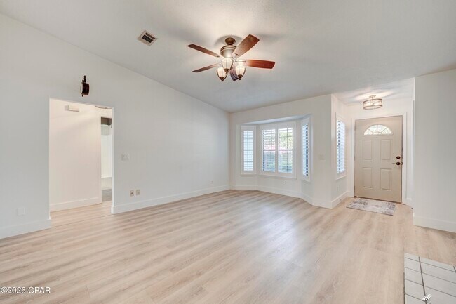 Building Photo - 307 Fan Palm Pl