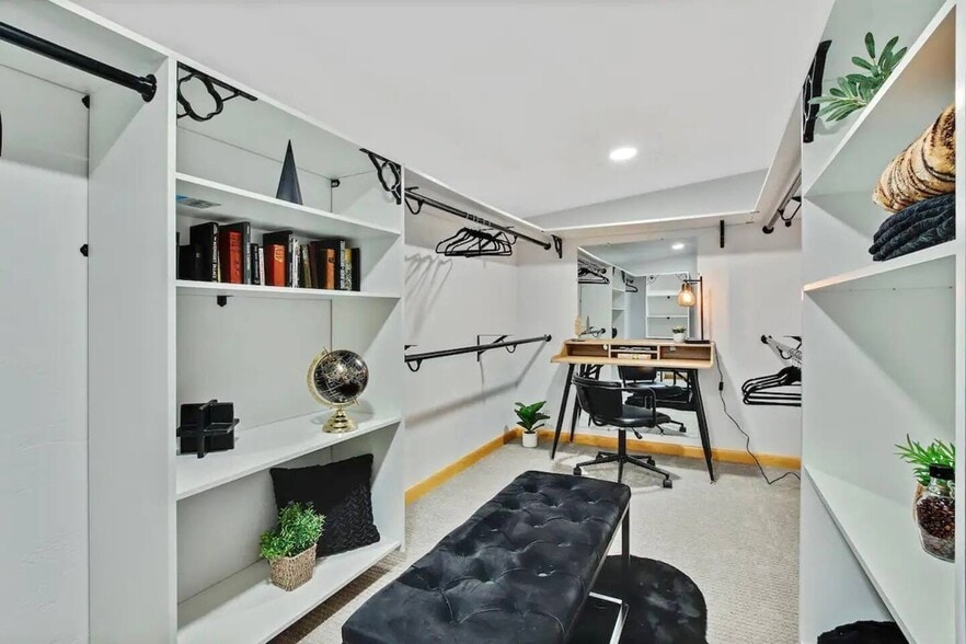 Building Photo - 3909 W Normandie Dr