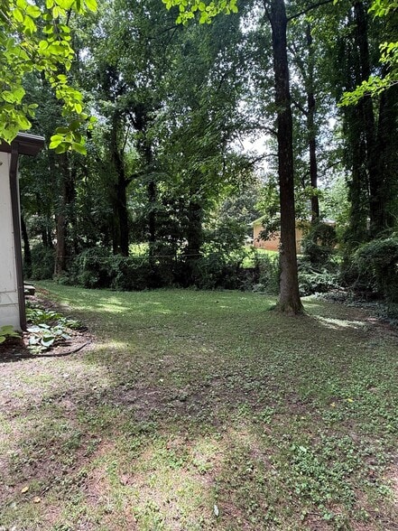 Building Photo - 2372 Lakewood Dr NW