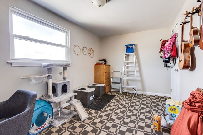 Building Photo - 2324 Berg St