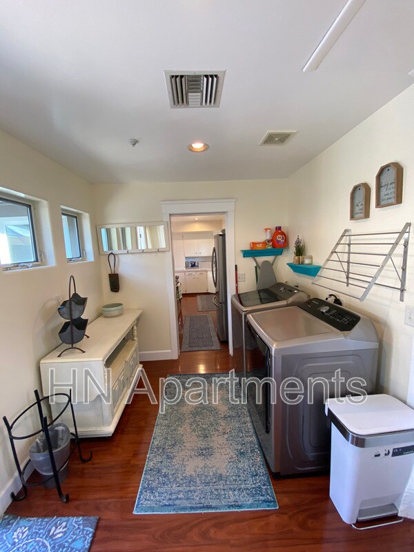 Building Photo - 2110 S Mill Ave