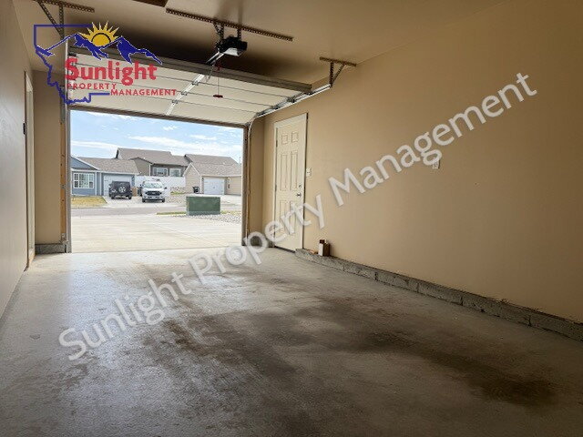 Building Photo - Newer 3 Bed 2 Bath Home in the Heights