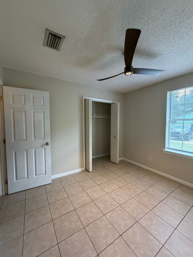 Building Photo - 412/414 Admirals Walk Dr