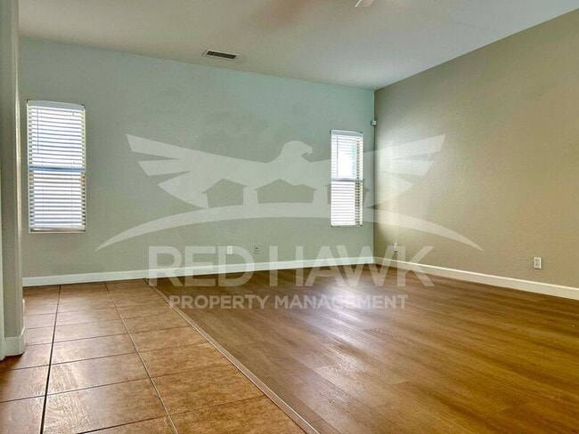 Building Photo - 770 W Fruit Tree Ln