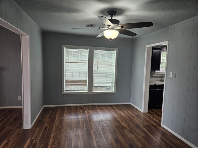 Building Photo - 209 NW Arlington Ave